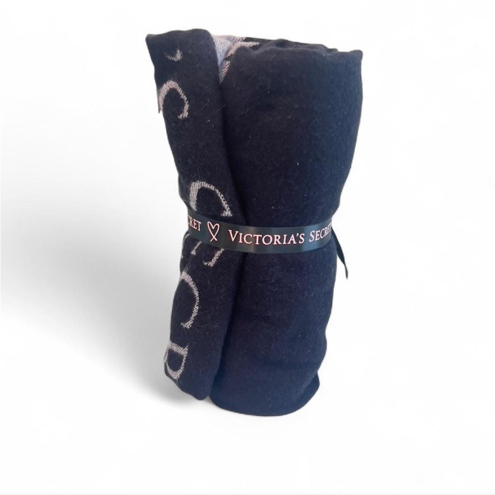 Victoria's Secret Black and White Blanket NWT - Picture 4 of 4